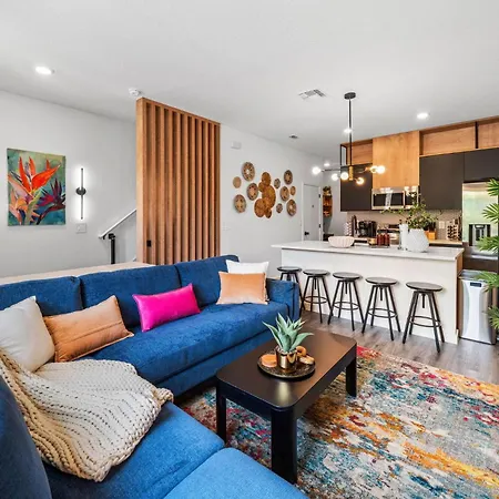 10Mins To Disney Colorful Vibrant Modern Retreat